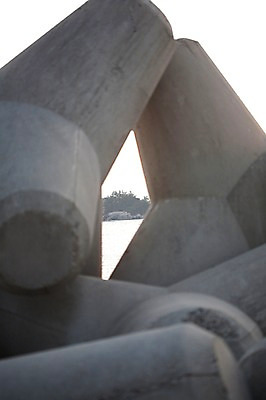 포토 JPG 주간 시설물 건축 바다 섬 백그라운드 풍경 해변 사람없음 야외 항구 방파제 테트라포드 국내포토 자연요소 건축물 공공시설 교통시설 파일형식