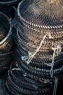 포토 JPG 주간 다수 백그라운드 한국 어업 사람없음 야외 쌓기 여러개 도구 그물 오브젝트 어촌 어구 통발 국내포토 자연요소 산업 아시아 모션 시골 파일형식