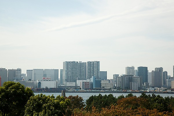 포토 JPG 주간 해외풍경 해외 건축물 현대건축 아시아 바다 하늘 풍경 해변 사람없음 야외 건물 도시풍경 항구 일본 고층빌딩 도시 도심 숲 무역항 해상도시 국내포토 자연요소 건축 나라 교통시설 빌딩 무역 파일형식