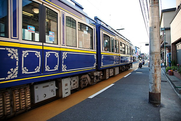 포토 JPG 해외풍경 해외 시설물 건축물 아시아 도로 길 육상교통 교통수단 교통 교통시설 거리 대중교통 거리풍경 사람 풍경 건물 도시풍경 일본 기찻길 원근감 차도 기차 오토바이 도시 전철 전봇대 가마쿠라 철도의날 국내포토 공공시설 건축 나라 뷰포인트 바이크 시설 파일형식 법정기념일