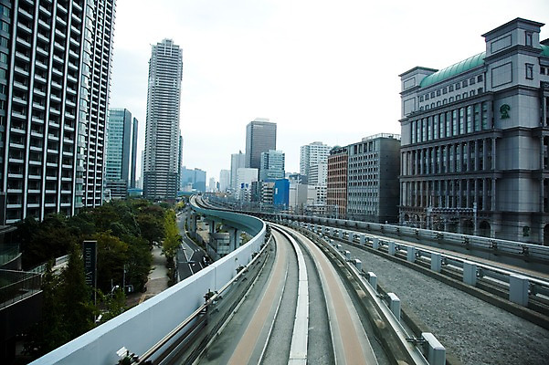 포토 JPG 주간 해외풍경 해외 시설물 건축물 현대건축 아시아 도로 길 교통 교통시설 풍경 빌딩 고가 사람없음 야외 건물 도시풍경 일본 고층빌딩 기찻길 원근감 차도 동경 도시 고가도로 도심 도쿄 가로수 오다이바 가교 철도의날 국내포토 자연요소 건축 나라 뷰포인트 고속도로 시설 파일형식 법정기념일