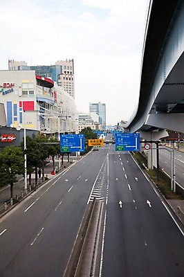 포토 JPG 주간 해외풍경 해외 건축물 아시아 도로 길 육상교통 교통 교통시설 자동차 풍경 빌딩 고가 야외 건물 도시풍경 일본 원근감 차도 동경 도시 표지판 고가도로 보행자 도쿄 아스팔트 가로수 도로표지판 오다이바 가교 국내포토 자연요소 건축 나라 교통수단 뷰포인트 알림판 고속도로 시설 파일형식