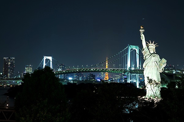 포토 JPG 나무 식물 해외풍경 해외 건축물 현대건축 아시아 바다 야경 조명 빌딩 사람없음 야외 건물 빛 도시풍경 동상 조각상 탑 일본 고층빌딩 어둠 동경 도시 도심 도쿄 저녁 해안도시 자유의여신상 오다이바 도쿄타워 레인보우브리지 레인보우브릿지 해상도시 가교 국내포토 건축 나라 풍경 조형물 미국 세계문화유산 야간 기념물 파일형식 풍경_경치