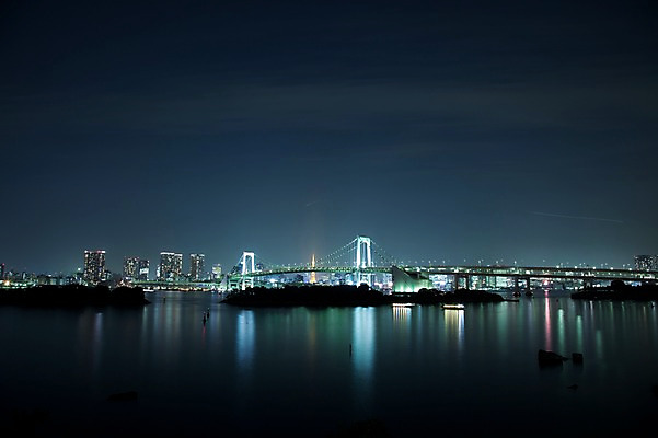 포토 JPG 해외풍경 해외 건축물 현대건축 아시아 바다 야경 조명 빌딩 사람없음 야외 건물 빛 도시풍경 탑 일본 고층빌딩 어둠 동경 도시 도심 도쿄 저녁 해안도시 오다이바 도쿄타워 레인보우브리지 레인보우브릿지 해상도시 가교 선박 국내포토 건축 나라 수상교통 풍경 야간 파일형식 풍경_경치