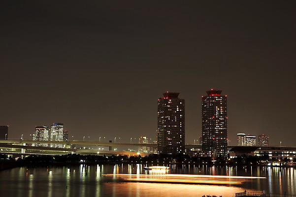 포토 JPG 해외풍경 해외 건축물 아시아 바다 야경 조명 빌딩 사람없음 야외 건물 빛 도시풍경 일본 고층빌딩 어둠 동경 도시 도심 도쿄 저녁 해안도시 오다이바 해상도시 가교 선박 국내포토 건축 나라 수상교통 풍경 야간 파일형식 풍경_경치