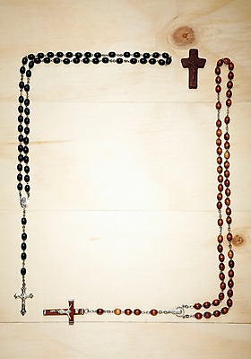 포토 JPG 스튜디오촬영 종교 십자가 종교용품 프레임 실내 사람없음 사각형 천주교 오브젝트 천주교용품 묵주 판지 국내포토 도형 내부 파일형식
