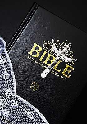 포토 JPG 스튜디오촬영 종교 십자가 종교용품 실내 사람없음 성경 천주교 오브젝트 천주교용품 미사보 국내포토 기독교 내부 파일형식