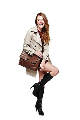 포토 JPG 스튜디오촬영 전신 서양인 외국인 백인 모델 해외기획촬영 우먼라이프 라이프스타일 긴머리 여자 2011년태국 패션 포즈 가방 모션 부츠 실내 한명 서기 미소 웃음 누끼 사람 20대 성인 라이프 재킷 코트 가을 트렌치코트 매기 다리들기 여자만 여자한명만 성인여자만 청년만 청년여자만 성인한명만 청년여자한명만 성인여자한명만 성인만 국내포토 1 헤어스타일 잡화 계절 신발 표정 인종 청년 내부 생활 외투 파일형식