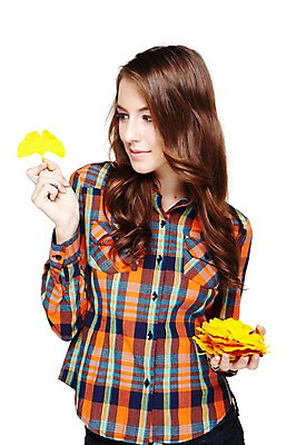 포토 JPG 스튜디오촬영 서양인 외국인 식물 백인 모델 해외기획촬영 우먼라이프 라이프스타일 긴머리 응시 여자 2011년태국 패션 컬러 포즈 남방 낙엽 잎 모션 나뭇잎 실내 한명 서기 미소 웃음 들기 누끼 사람 상반신 20대 성인 라이프 노란색 가을 웨이브 은행잎 여자만 여자한명만 성인여자만 청년만 청년여자만 성인한명만 청년여자한명만 성인여자한명만 성인만 국내포토 1 헤어스타일 시선 계절 셔츠 표정 인종 청년 내부 생활 파일형식