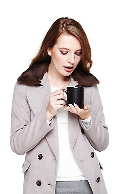 포토 JPG 스튜디오촬영 서양인 외국인 백인 모델 해외기획촬영 우먼라이프 라이프스타일 응시 여자 2011년태국 패션 여유 커피 포즈 겨울 모션 휴식 잔 실내 한명 서기 미소 웃음 들기 누끼 사람 상반신 20대 성인 라이프 앞모습 컵 재킷 코트 차 커피잔 찻잔 여자만 여자한명만 성인여자만 청년만 청년여자만 성인한명만 청년여자한명만 성인여자한명만 성인만 국내포토 1 식기 시선 계절 감정 음료 뷰포인트 컨셉 표정 인종 청년 내부 생활 외투 파일형식