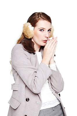 포토 JPG 스튜디오촬영 서양인 외국인 백인 모델 해외기획촬영 우먼라이프 라이프스타일 여자 2011년태국 패션 포즈 겨울 모션 실내 한명 서기 미소 웃음 누끼 사람 손짓 상반신 20대 성인 라이프 재킷 코트 귀마개 오브젝트 손모으기 손등 여자만 여자한명만 성인여자만 청년만 청년여자만 성인한명만 청년여자한명만 성인여자한명만 성인만 국내포토 1 손 잡화 계절 표정 인종 청년 내부 생활 외투 파일형식