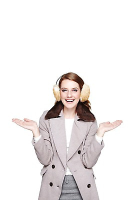 포토 JPG 스튜디오촬영 서양인 외국인 백인 모델 해외기획촬영 우먼라이프 라이프스타일 여자 2011년태국 패션 포즈 겨울 모션 실내 손바닥 한명 서기 미소 웃음 누끼 사람 손짓 상반신 20대 성인 라이프 앞모습 재킷 코트 귀마개 오브젝트 여자만 여자한명만 성인여자만 청년만 청년여자만 성인한명만 청년여자한명만 성인여자한명만 성인만 국내포토 1 손 잡화 계절 뷰포인트 표정 인종 청년 내부 생활 외투 파일형식