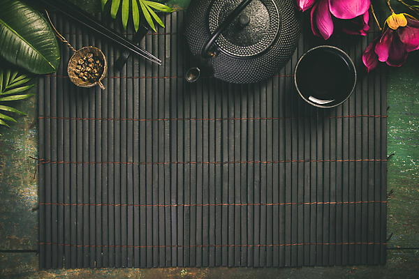 포토 JPG 해외이미지 꽃 실내 사람없음 하이앵글 찻잔 다기 찻주전자 나무젓가락 열대잎 젓가락받침대 카피스페이스 초록배경 해외202004 차거름망 해외포토 식물 뷰포인트 백그라운드 잎 젓가락 주전자 잔 내부 초록색 공백 다도 수저받침대 파일형식