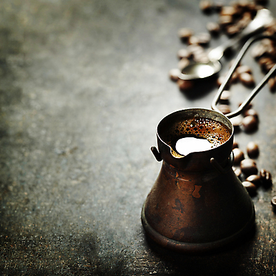 포토 JPG 해외이미지 커피 검은배경 실내 근접촬영 사람없음 원두 커피포트 터키문화 카피스페이스 해외202004 튀르키예 해외포토 동양문화 아시아 음료 뷰포인트 외국문화 백그라운드 주전자 내부 검은색 공백 파일형식