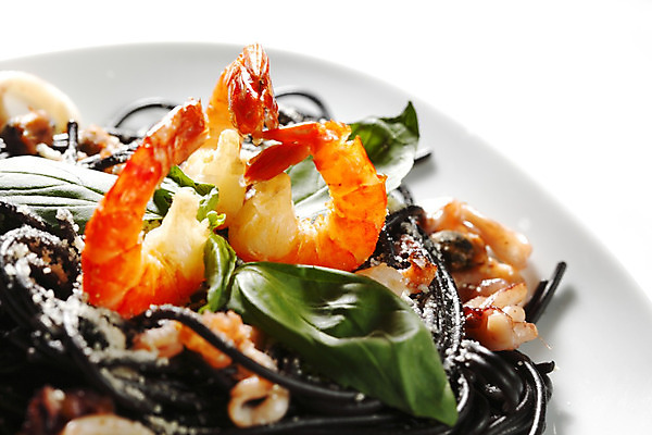 포토 JPG 해외이미지 접시 새우 사람없음 신선 해산물 오징어 흰배경 홍합 후추 바질 오징어먹물스파게티 해외202004 오징어먹물 해외202105 해외포토 식기 백그라운드 어패류 연체동물 스파게티 갑각류 수중동물 흰색 향신료 파일형식