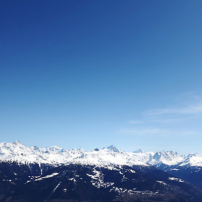 포토 JPG 해외이미지 나무 계절 길 스포츠 여행 크리스마스 겨울 자연 하늘 스키 산 파노라마 풍경 사람없음 파란색 빛 햇빛 태양 얼음 추위 안개 흰색 소나무 스노우보드 고도 휴양지 빙하 서리 알프스 리프트 눈보라 뿌연 절정 눈내림 가문비나무 해외202004 해외202105 해외포토 자연요소 식물 기념일 유럽 컬러 날씨 겨울스포츠 눈_날씨 촬영기법 장소 보드_스포츠 생태계 파일형식