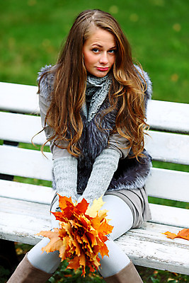 포토 JPG 해외이미지 나무 1 손 계절 공원 여자 꽃 행복 얼굴 백그라운드 단풍 잎 오렌지 자연 사랑 한명 미소 웃음 사람 성인 야외 빨간색 초록색 금발 노란색 유행 검은색 가을 흰색 그룹 9월 스웨터 추수감사절 10월 유일 해외202004 해외202105 해외포토 식물 헤어스타일 공공시설 감정 기독교 컬러 상의 과일 표정 신체부위 날짜 생태계 파일형식