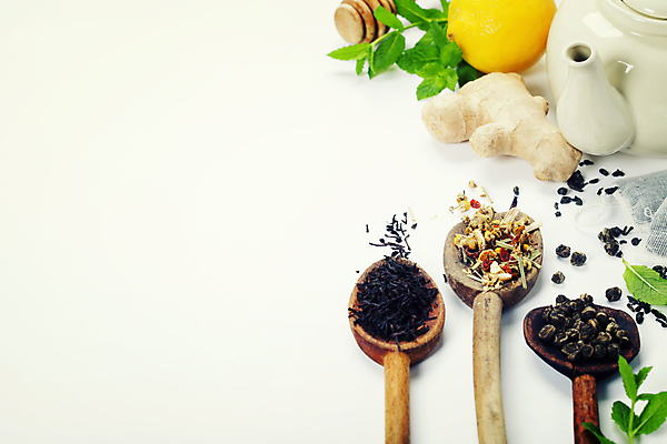 포토 JPG 해외이미지 실내 사람없음 숟가락 도자기 찻주전자 레몬 흰배경 생강 찻잎 해외202004 해외포토 백그라운드 채소 과일 주전자 수저 내부 차_음료 흰색 파일형식