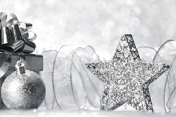 포토 JPG 해외이미지 별 리본 백그라운드 크리스마스 공 휴가 불꽃 새해 선물 사람없음 장식 빛 상자 흰색 축하 신용카드 은색 활 패키지 여의주 카피스페이스 해외202004 해외202105 해외포토 자연요소 기념일 컬러 컨셉 불 금융 공백 파일형식