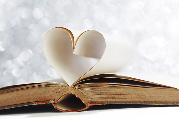 포토 JPG 해외이미지 종이 백그라운드 사랑 사람없음 책 낭만 하트 카피스페이스 해외202004 해외202105 해외포토 모양 감정 컨셉 공백 파일형식