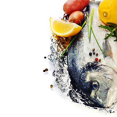 포토 JPG 해외이미지 식재료 실내 어류 사람없음 레몬 은박지 해산물 흰배경 후추 로즈메리 카피스페이스 해외202004 해외포토 백그라운드 과일 내부 수중동물 공백 흰색 허브 향신료 파일형식