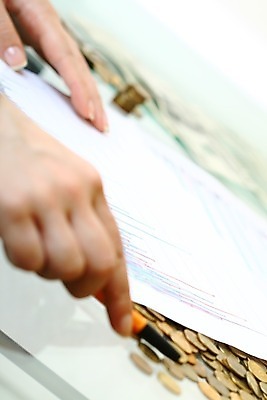 포토 JPG 해외이미지 손 남자 종이 백그라운드 컨셉 돈 비즈니스 손가락 성공 사람 사람없음 금융 판매 달러 동전 저축 잡기 우승 비즈니스맨 계산 재산 구매 주식 속도 주기 투자 만들기 결제 기부 계산서 욕심 빚 고립 세금 자선단체 해외202004 해외202105 해외포토 모션 신체부위 경제 쇼핑 최고 직장인 그룹 자선 파일형식