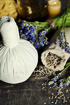 포토 JPG 해외이미지 실내 근접촬영 사람없음 아로마 자루 아로마테라피 라벤더 찻잎 허브볼 해외202004 해외포토 꽃 뷰포인트 내부 차_음료 허브 테라피 파일형식