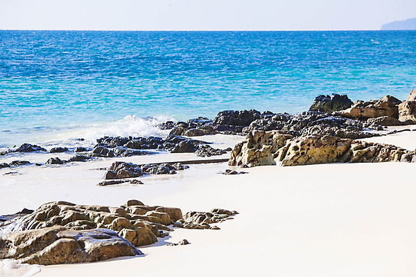 포토 JPG 해외이미지 아시아 모래 파도 바다 섬 여행 백그라운드 태국 자연 하늘 휴가 휴식 풍경 사람없음 물 여름 파란색 햇빛 평화 맑음 흰색 산호 만족 휴양지 발리 석회암 수평선 해외202004 해외202105 해외포토 자연요소 계절 감정 나라 컬러 컨셉 날씨 태양 장소 암석 자포동물 생태계 인도네시아 파일형식