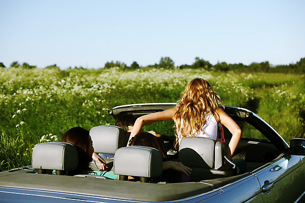 포토 JPG 해외이미지 백인 학생 라이프스타일 커플 여자 남자 행복 여행 백그라운드 2 자동차 자연 유리 하늘 모바일 휴가 함께함 관리 미소 사람 소년 성인 야외 세명 여름 파란색 친구 청춘 우정 기쁨 자유 흰색 춤 오픈카 스타일 해외202004 해외202105 해외포토 서양인 계절 감정 어린이 육상교통 컬러 컨셉 관계 승용차 재질 문화예술 표정 생활 생태계 파일형식