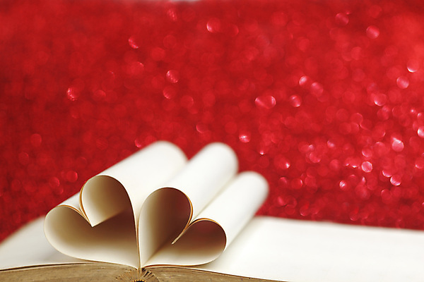 포토 JPG 해외이미지 종이 백그라운드 사랑 사람없음 책 빨간색 낭만 하트 카피스페이스 해외202004 해외202105 해외포토 모양 감정 컬러 컨셉 공백 파일형식