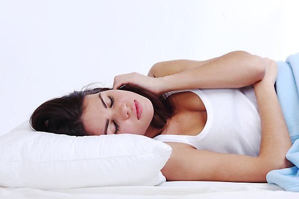 포토 JPG 해외이미지 백인 1 라이프스타일 여자 행복 얼굴 백그라운드 베개 침구 아침 휴식 주택 갈색머리 실내 건강 피곤 한명 미소 사람 머리 침실 꿈 흰색 침대 잠 화려 시트 내추럴 거짓말 해외202004 해외202105 해외포토 주간 서양인 헤어스타일 감정 컬러 가구 컨셉 표정 내부 건물 생활 신체부위 파일형식