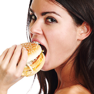 포토 JPG 해외이미지 백인 1 손 여자 얼굴 음식 다이어트 갈색머리 샌드위치 건강 한명 사람 성인 옆모습 청춘 식사 저녁식사 햄버거 흰색 잡기 오픈 입 먹기 배고픔 피부 속도 롤 토막 내추럴 점심식사 고립 번 치즈버거 해로움 해외202004 해외202105 해외포토 서양인 헤어스타일 빵 뷰포인트 컬러 컨셉 모션 패스트푸드 신체부위 파일형식