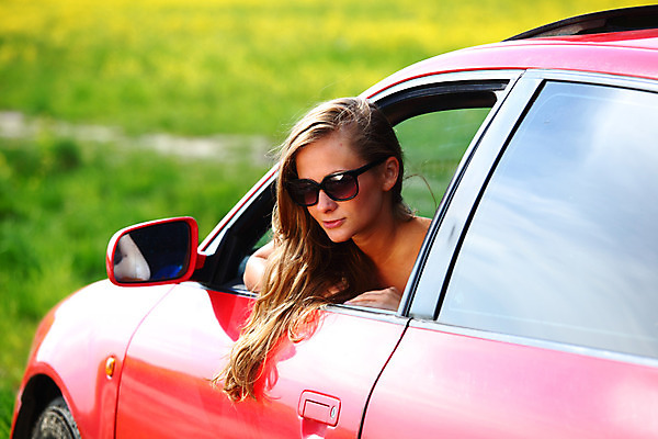 포토 JPG 해외이미지 백인 1 응시 여자 행복 도로 얼굴 스포츠 파도 여행 교통시설 자동차 유리 열쇠 새로움 한명 사람 성인 야외 빨간색 금발 선글라스 머리 세일 신선 운전사 고급 우아함 긍정 자동 혼자 해외202004 해외202105 해외포토 서양인 직업 헤어스타일 시선 감정 안경 길 육상교통 바다 컬러 교통 컨셉 재질 신체부위 시설 파일형식