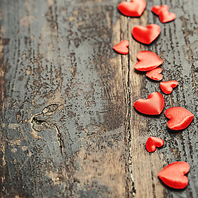 포토 JPG 해외이미지 실내 발렌타인데이 사랑 사람없음 하트 오브젝트 나무바닥 카피스페이스 해외202004 해외포토 모양 감정 데이이벤트 바닥 내부 공백 파일형식