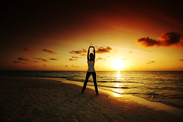 포토 JPG 해외이미지 모양 라이프스타일 여자 모래 스포츠 파도 바다 포즈 신발 이동 하늘 건강 한명 풍경 성인 야외 물 여름 달리기 조깅 운동 햇빛 태양 일출 일몰 기차 자유 연습 속도 땀 마라톤 달리기선수 양발 혼자 해외202004 해외202105 해외포토 자연요소 1 계절 육상교통 컨셉 모션 대중교통 사람 경기 생활 노을 육상스포츠 육상선수 파일형식