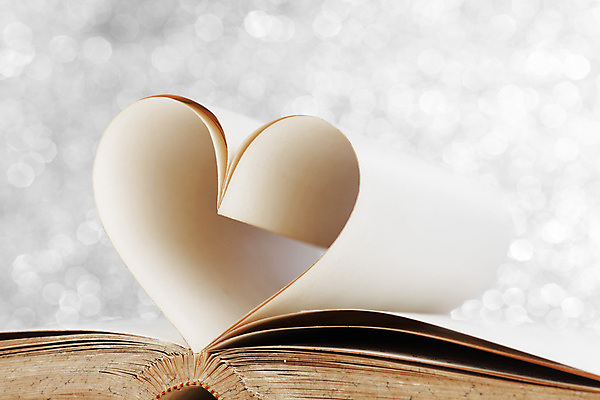 포토 JPG 해외이미지 종이 백그라운드 사랑 사람없음 책 낭만 하트 카피스페이스 해외202004 해외202105 해외포토 모양 감정 컨셉 공백 파일형식