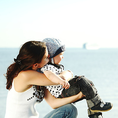 포토 JPG 해외이미지 라이프스타일 공원 여자 남자 행복 아들 호수 어린이 음식 바다 백그라운드 가족 관계 자연 하늘 엄마 휴가 휴식 갈색머리 사랑 미소 사람 앉기 소년 성인 야외 두명 초록색 물 여름 파란색 강 부모 반사 소풍 봄 흰색 먹기 주말 해외202004 해외202105 해외포토 자연요소 헤어스타일 계절 공공시설 감정 컬러 컨셉 모션 표정 생활 야외활동 생태계 파일형식