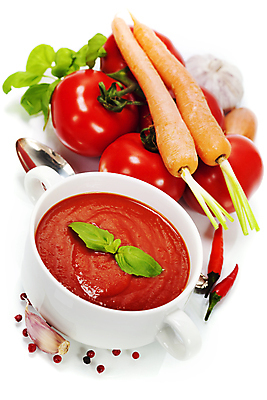 포토 JPG 해외이미지 그릇 토마토 방울토마토 마늘 사람없음 숟가락 당근 수프 흰배경 후추 바질 해외202004 해외포토 식기 백그라운드 채소 뿌리채소 수저 흰색 향신료 파일형식