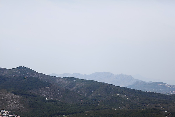 포토 JPG 해외이미지 식물 전통 공원 유럽 길 밭 자연 하늘 산 주택 안테나 파노라마 풍경 잔디 초원 사람없음 야외 건물 농장 계곡 트래킹 탐험 시골 스페인 가장자리 정상 숲 오솔길 언덕 산등성이 타운 통과 옛날 전국 절정 판잣집 해외202004 해외202105 해외포토 건축물 공공시설 나라 농업 통신 레저 촬영기법 도시 둘레 생태계 파일형식