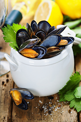 포토 JPG 해외이미지 그릇 사람없음 아웃포커스 레몬 나무바닥 소금 홍합 해외202004 해외포토 식기 과일 어패류 바닥 촬영기법 파일형식