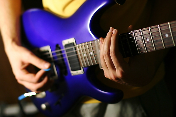 포토 JPG 해외이미지 남자 줄 노래 손가락 놀이 관리 사랑 미술 사람 사람없음 목재 파란색 화목 콘서트 연주자 음악가 도구 악단 클래식 극장 예술가 롤 목 팔 재즈 뮤지컬 블루스 세피아 인기 플라멩코 플레이어 스타일 해외202004 해외202105 해외포토 나무 직업 손 감정 예술 음악 컬러 컨셉 재료 문화예술 촬영기법 신체부위 공연 세계문화유산 파일형식