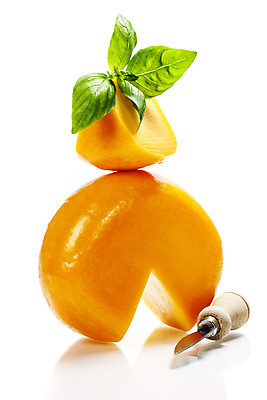 포토 JPG 해외이미지 유제품 실내 사람없음 칼 흰배경 바질 고다치즈 해외202004 해외포토 백그라운드 치즈 내부 흰색 파일형식