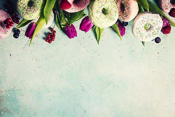 포토 JPG 해외이미지 사람없음 튤립 도넛 파란배경 베리 카피스페이스 해외202004 해외포토 꽃 백그라운드 과일 디저트 파란색 공백 파일형식