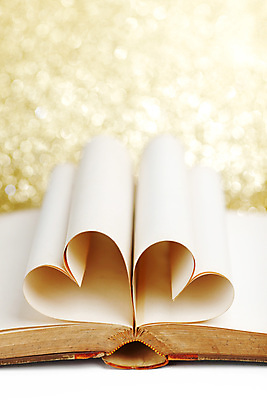 포토 JPG 해외이미지 종이 백그라운드 사랑 사람없음 책 낭만 하트 카피스페이스 해외202004 해외202105 해외포토 모양 감정 컨셉 공백 파일형식