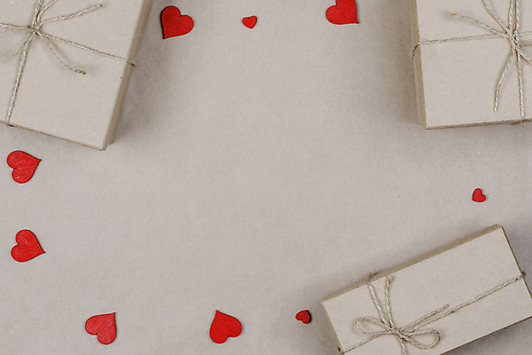 포토 JPG 해외이미지 모양 디자인 리본 종이 밧줄 백그라운드 컨셉 포장 프레임 발렌타인데이 선물 사랑 이벤트 사람없음 목재 장식 빨간색 상자 갈색 낭만 하트 축하 복고 심플 패키지 핸드메이드 카피스페이스 국경 해외202004 해외202105 해외포토 나무 감정 줄 컬러 재료 데이이벤트 공백 파일형식