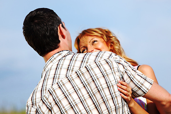 포토 JPG 해외이미지 라이프스타일 계절 여자 남자 행복 여유 백그라운드 2 밭 가족 포옹 자연 하늘 발렌타인데이 사랑 미소 웃음 사람 성인 야외 두명 여름 파란색 태양 우정 기쁨 낭만 자유 신혼여행 흰색 아내 치아 무료 해외202004 해외202105 해외포토 자연요소 감정 컬러 결혼 컨셉 농업 관계 안기 데이이벤트 표정 생활 친구 소화기관 생태계 파일형식