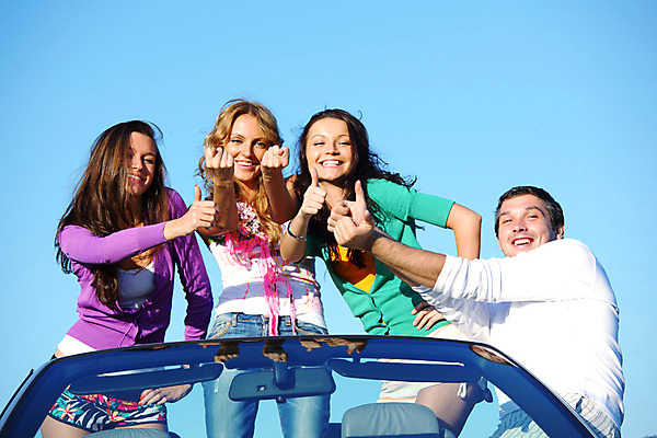 포토 JPG 해외이미지 라이프스타일 여자 남자 행복 백그라운드 자동차 자연 하늘 휴가 미소 사람 여러명 성인 야외 여름 파란색 친구 우정 기쁨 자유 흰색 춤 오픈카 해외202004 해외202105 해외포토 계절 감정 육상교통 컬러 다수 컨셉 관계 승용차 문화예술 표정 생활 생태계 파일형식