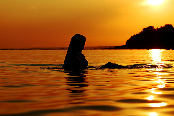 포토 JPG 해외이미지 구름 모델 1 라이프스타일 계절 여자 실루엣 모래 파도 바다 자연 하늘 휴가 휴식 건강 한명 사람 풍경 야외 물 여름 파란색 빛 컬러풀 운동 태양 숫자 섹시 노란색 우주 일출 맑음 일몰 춤 야간 내추럴 해외202004 해외202105 해외포토 자연요소 문자 컬러 컨셉 날씨 문화예술 촬영기법 생활 노을 생태계 파일형식