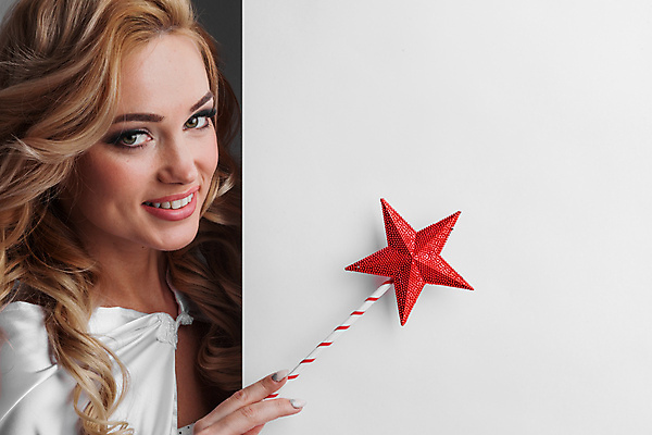 포토 JPG 해외이미지 손 배너 여자 행복 포스터 별 종이 백그라운드 컨셉 크리스마스 텍스트 지팡이 동화 휴가 새해 요정 한명 미소 빨간색 희망 공백 꿈 마술사 흰색 가리킴 잡기 화려 막대기 신비 기적 사인 쇼 마법 보여주기 고립 진짜 카피스페이스 해외202004 해외202105 해외포토 자연요소 1 기념일 감정 컬러 모션 표정 사람 손짓 신체부위 마술 파일형식