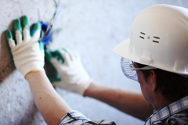 포토 JPG 해외이미지 직업 남자 산업 벽 통신 노동자 새로움 주택 사람 사람없음 힘 기쁨 장비 에너지 도구 업무 틈 유머 기술자 수리 서비스 전자 철사 고정 개선 설치 업그레이드 재주꾼 배선 해외202004 해외202105 해외포토 감정 컨셉 건물 한자 작업 파일형식
